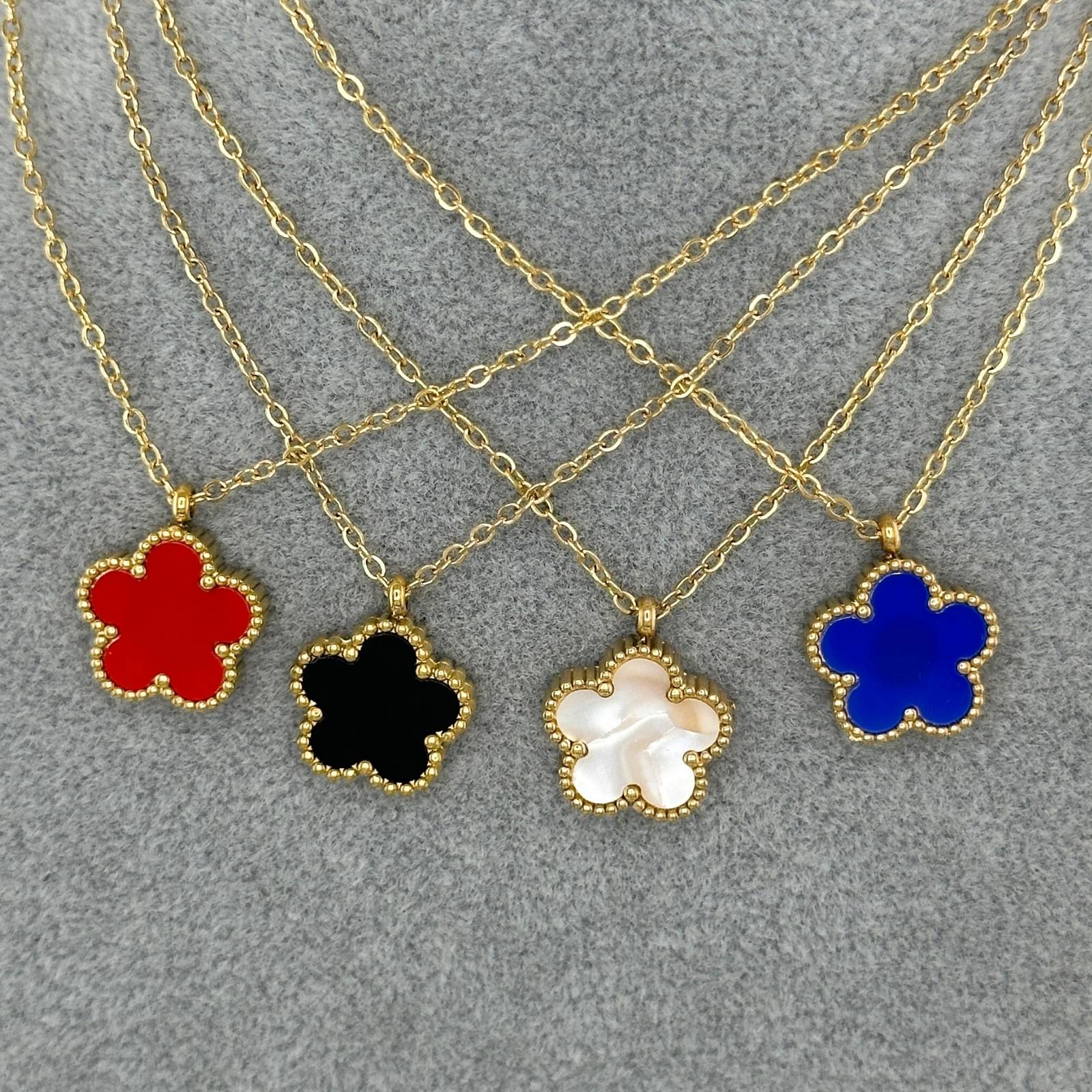 Collier Fleur MaRab, Acier Inoxydable Plaqué Or 18K, Pendentif Trèfle, Étanche Hypoallergénique, Chaîne 41cm avec Extension 5cm
