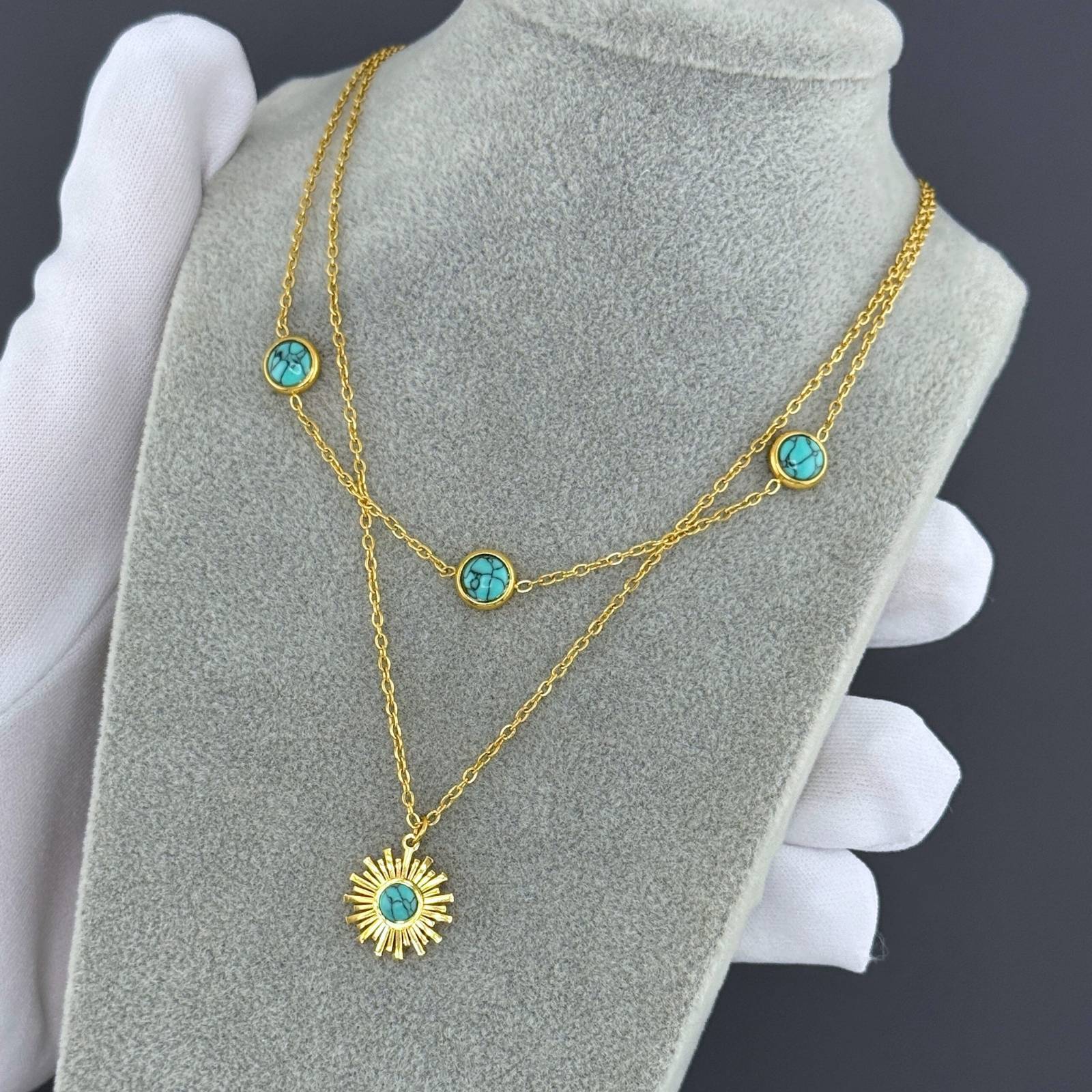 Collier Soleil, Acier Inoxydable Plaqué Or 18K, Accents en Pierre Turquoise, Design à Chaînes Superposées, Imperméable et Hypoallergénique, Longueur 40-50cm