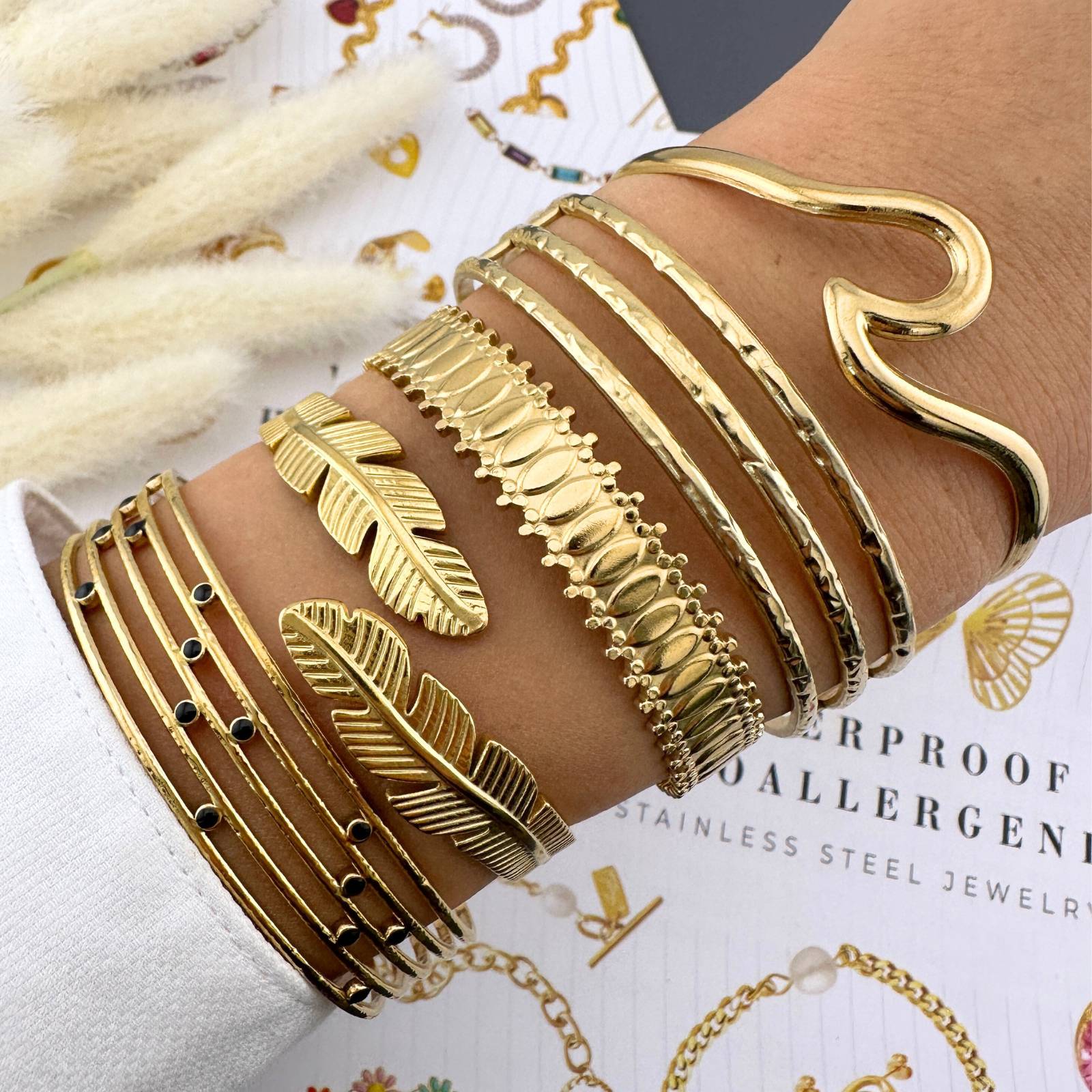 Bracelet en Acier Inoxydable Plaqué Or 18K, Manchette Vague Étanche Hypoallergénique, Diamètre 5,5 cm, Largeur 2 cm, 7g