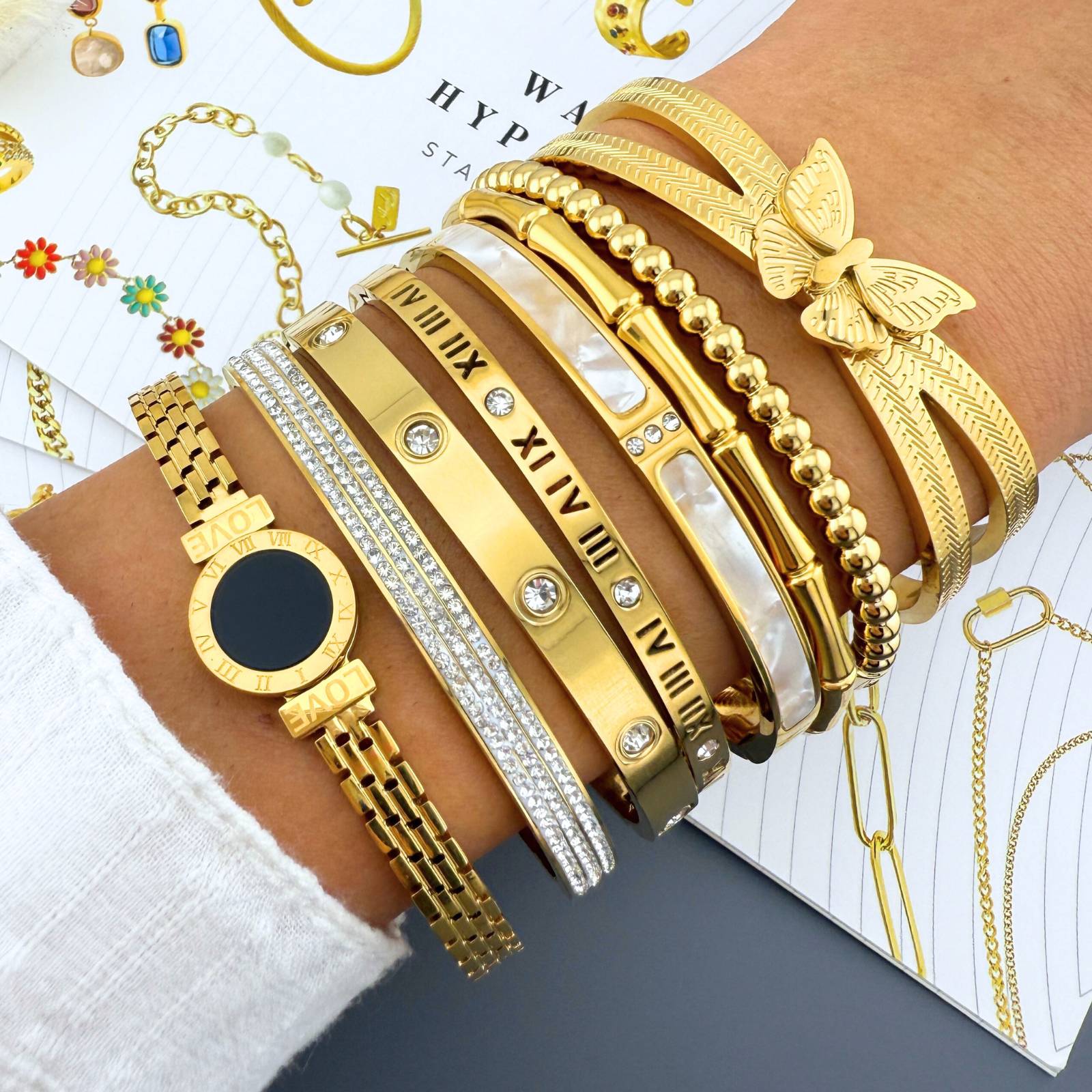 Bracelet Jonc en Acier Inoxydable Plaqué Or 18K avec Incrustation Blanche et Zircone Cubique, Diamètre 6,3 cm, Étanche et Hypoallergénique