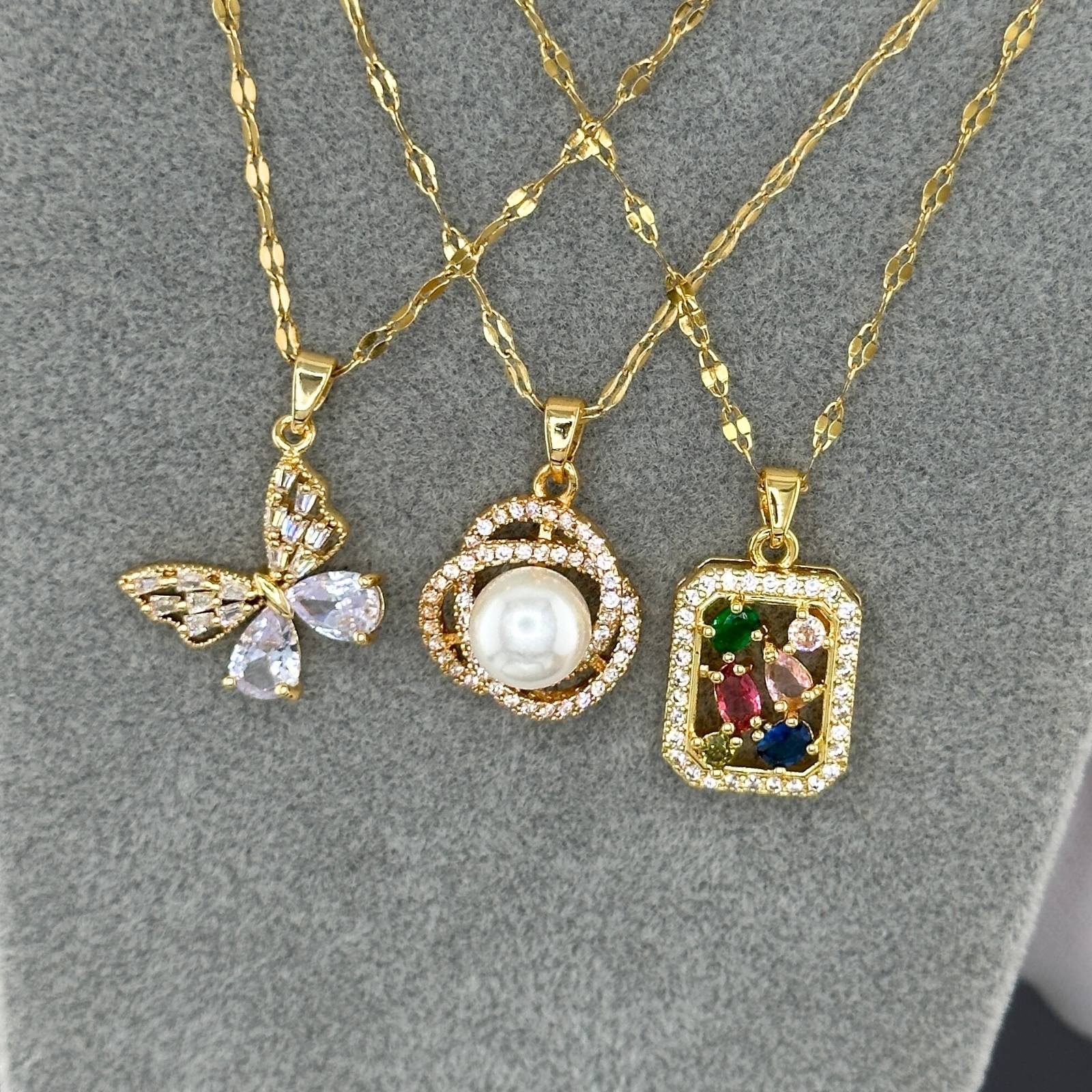 Collier en Acier Inoxydable Plaqué Or 18K avec Pendentif en Zircone Cubique Multicolore, Forme Rectangulaire, Chaîne 41cm + 6cm, Étanche à l'Eau