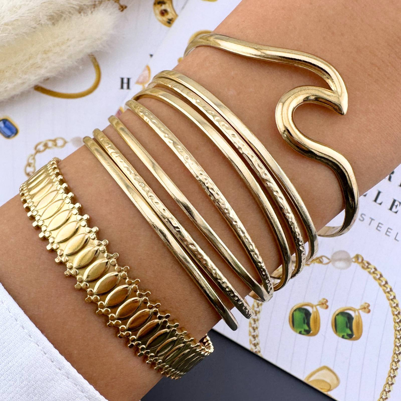 Bracelet en Acier Inoxydable Plaqué Or 18K, Manchette Vague Étanche Hypoallergénique, Diamètre 5,5 cm, Largeur 2 cm, 7g