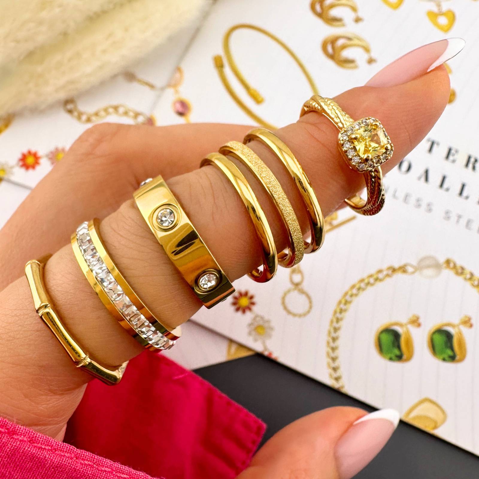 Bague en Acier Inoxydable Plaqué Or 18K avec Zircone Cubique, Pierres Taille Princesse Sertie en Chaîne, Étanche et Hypoallergénique, Taille 7