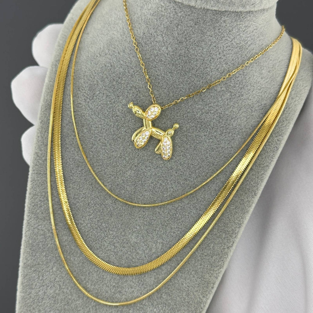 Collier Chien, Acier Plaqué Or 18K Ce collier enchanteur avec pendentif chien ballon est une pièce de bijouterie ludique et élégante qui allie joie et style.