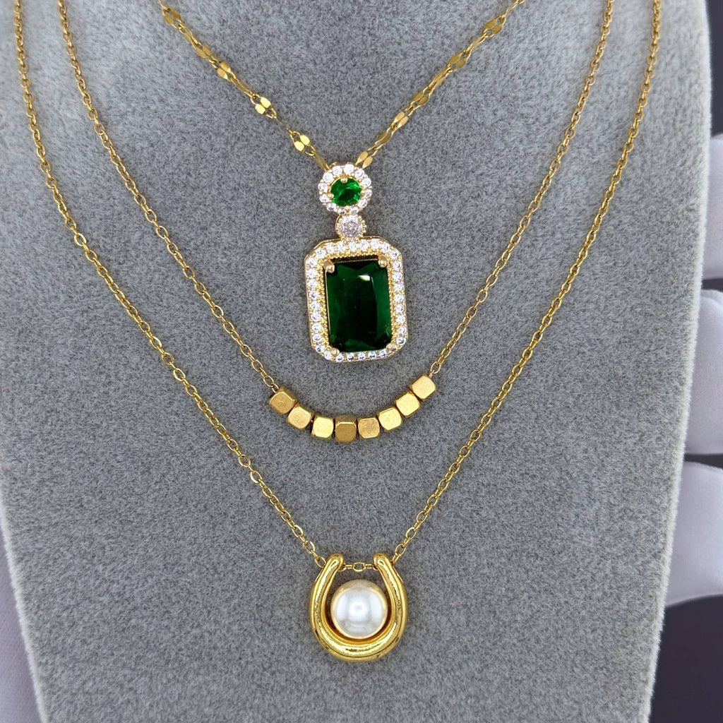 Collier en Acier Inoxydable Plaqué Or 18K avec Pendentif en Zircone Cubique Vert Émeraude, Bijou Étanche et Hypoallergénique, Chaîne 41cm + 5cm