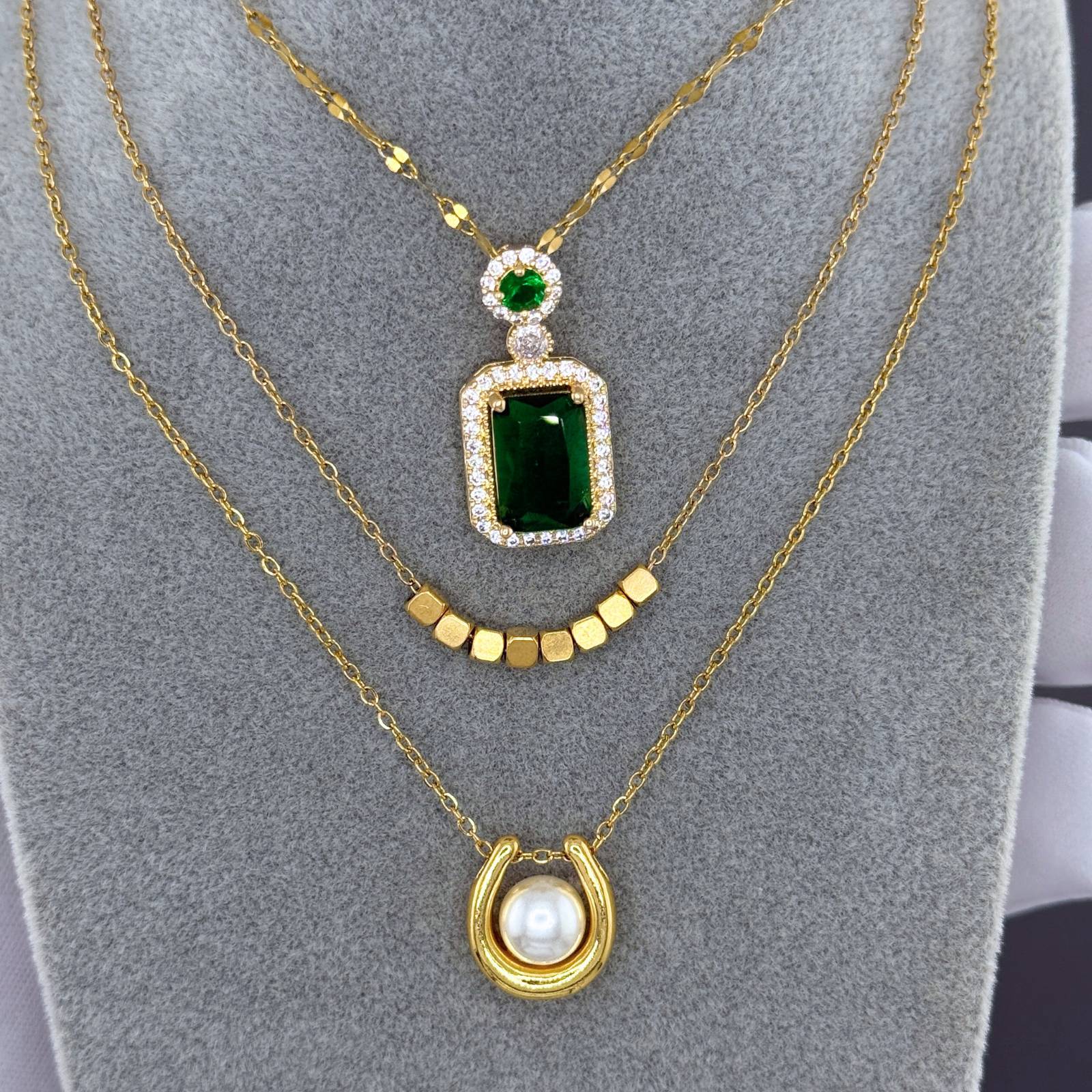 Collier en Acier Inoxydable Plaqué Or 18K avec Pendentif en Zircone Cubique Vert Émeraude, Bijou Étanche et Hypoallergénique, Chaîne 41cm + 5cm