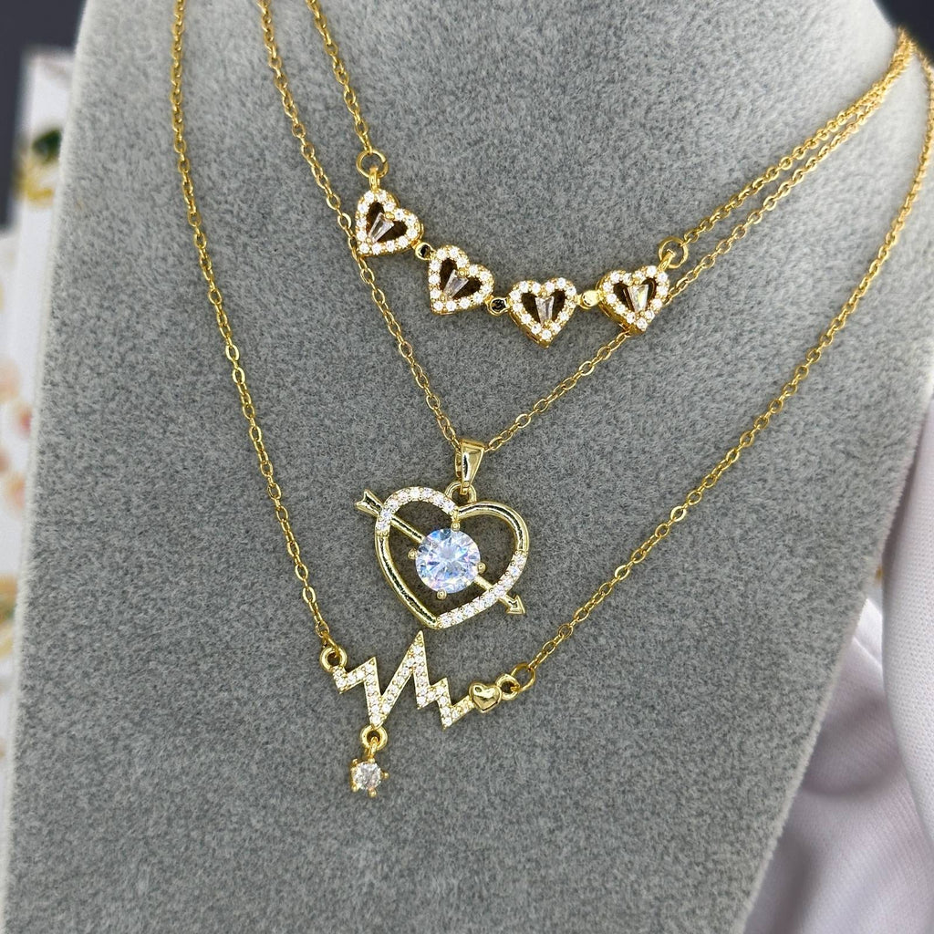 Collier Cœurs, Acier Inoxydable Plaqué Or 18K avec Zircone Cubique, Pendentif Cœur et Flèche, Étanche Hypoallergénique, Chaîne 42cm
