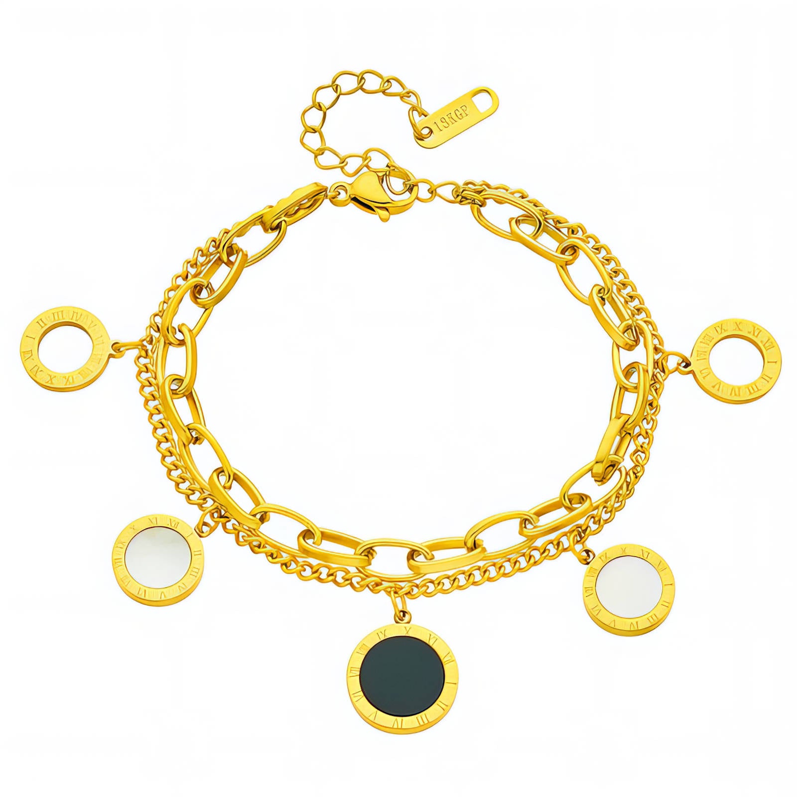Bracelet de charme en acier inoxydable plaqué or 18K, orné de pendentifs disques aux chiffres romains. Son design à chaînes superposées offre une élégance intemporelle. Ajustable de 16cm à 21cm, il s'adapte à tous les poignets. Résistant à l'eau.